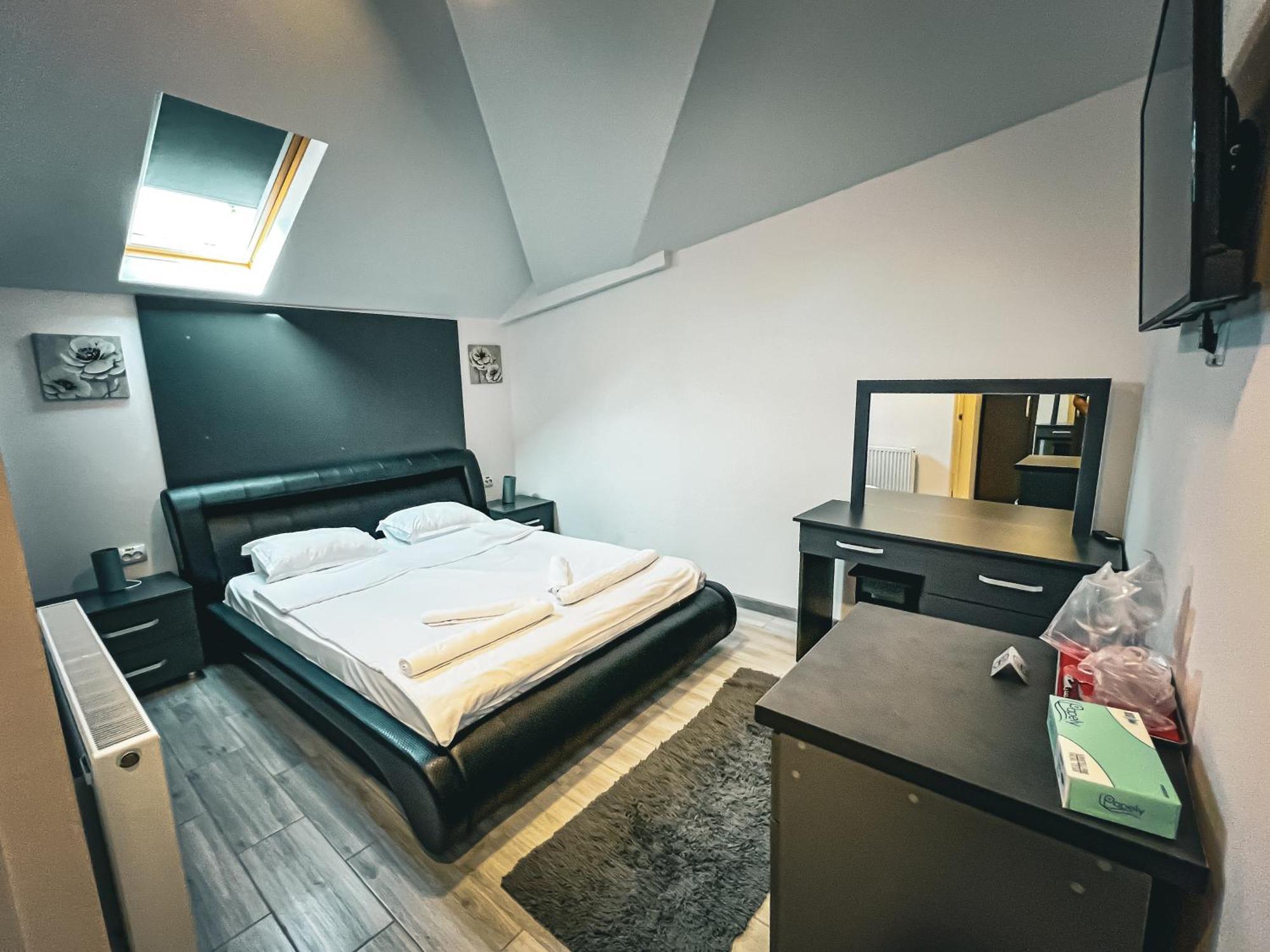 Splendor Boutique 皮特什蒂 外观 照片